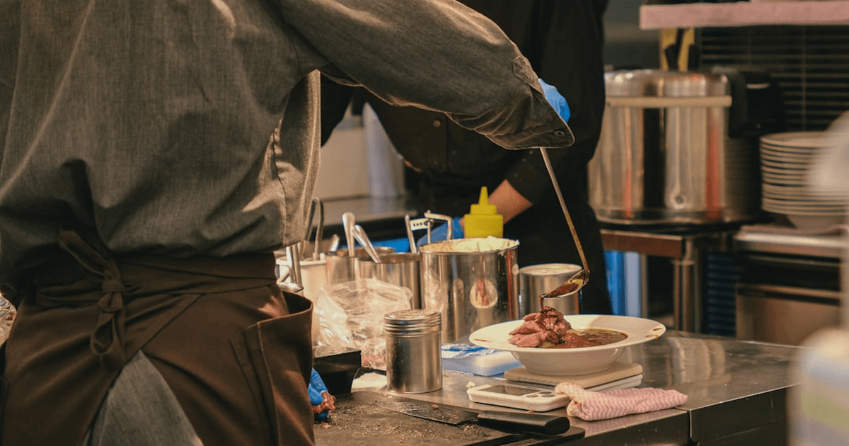 外国人スタッフを即戦力に定着させる5つのポイント|飲食店の人材不足を解決する採用・育成メソッド