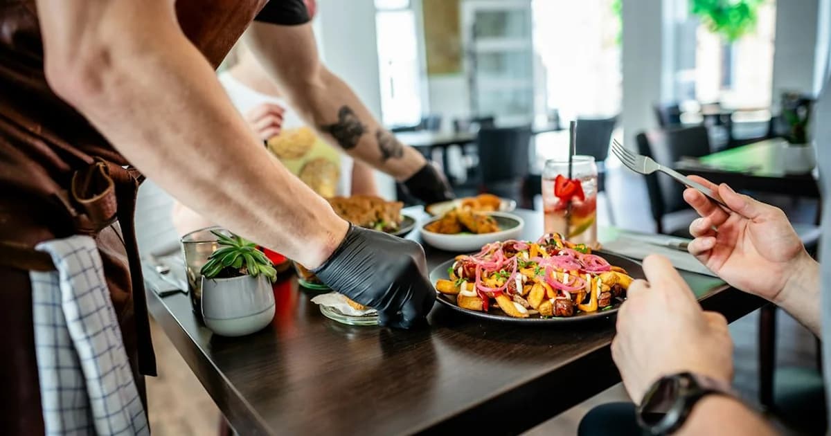 人手不足でも人件費を下げる!30分単位のシフト設計と人時売上高で飲食店を立て直す方法